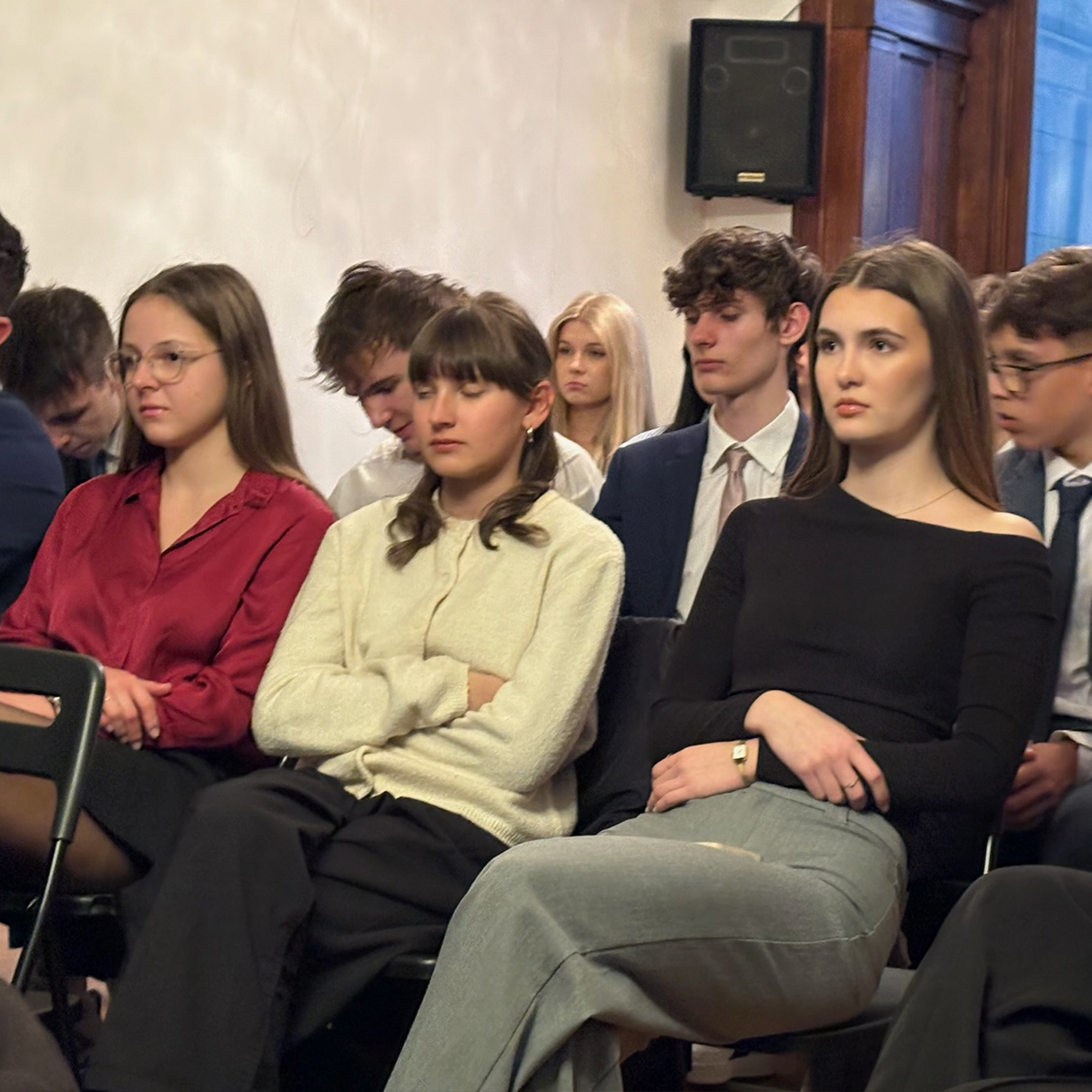 Étudiants au débat